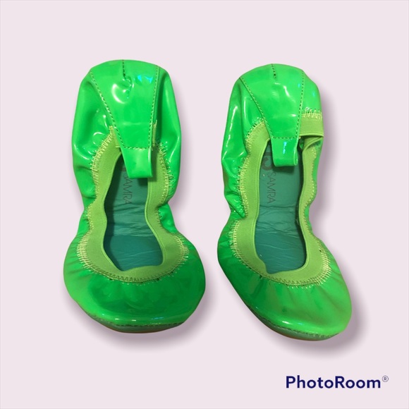 NWOT green Yosi Samra flats size 7.